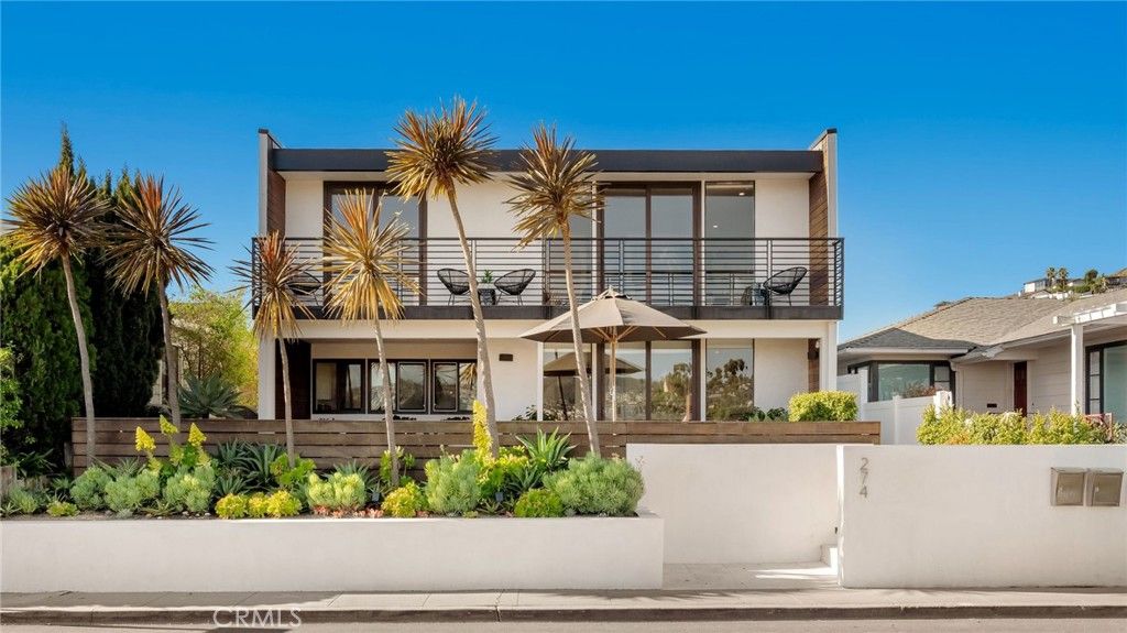 Photo of 274 Grandview St, Laguna Beach, CA 92651 (MLS # LG26017822)