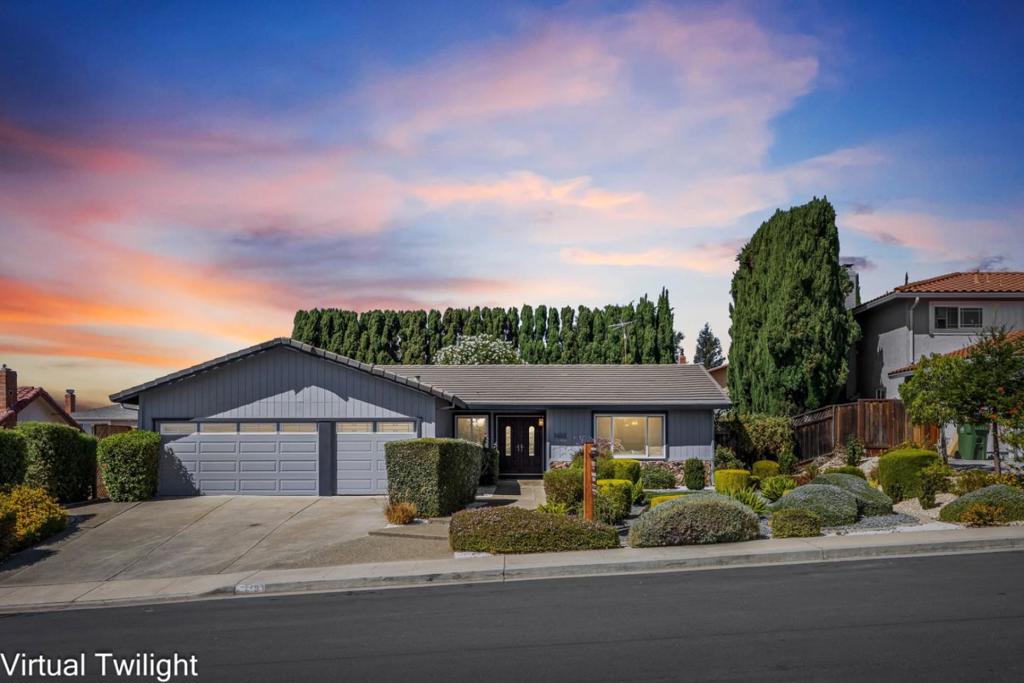 3653 Slopeview Drive