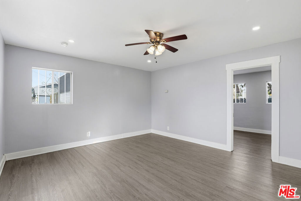 1049 W 67th Street