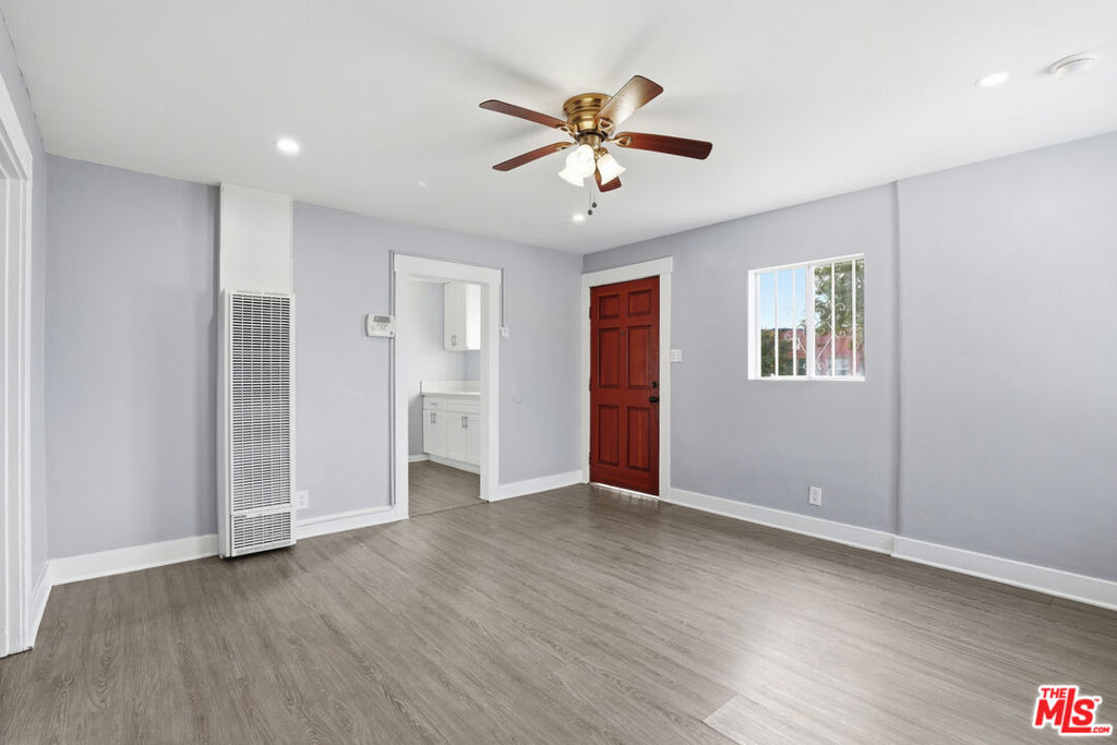 1049 W 67th Street