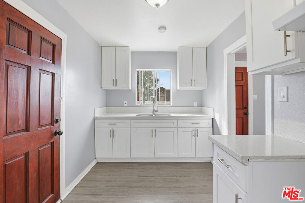 1049 W 67th Street