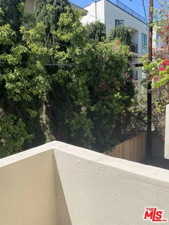 Los Angeles, California 90025, United States, 1 Bedroom Bedrooms, ,1 BathroomBathrooms,Residential,Active,226448