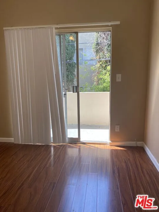 Los Angeles, California 90025, United States, 1 Bedroom Bedrooms, ,1 BathroomBathrooms,Residential,Active,226448