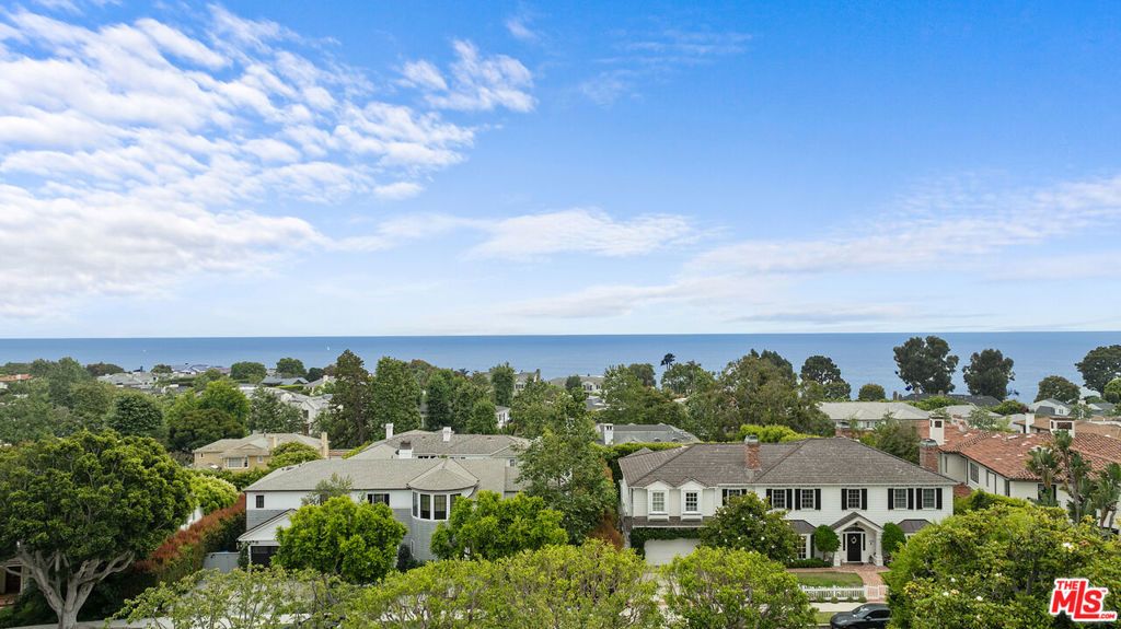 Photo of 14959 La Cumbre Drive, Pacific Palisades, CA 90272 (MLS # 26634583)