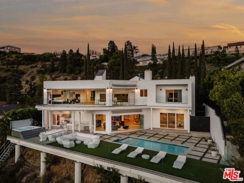 Photo of 7868 Electra Drive, Los Angeles, CA 90046 (MLS # 26104040)