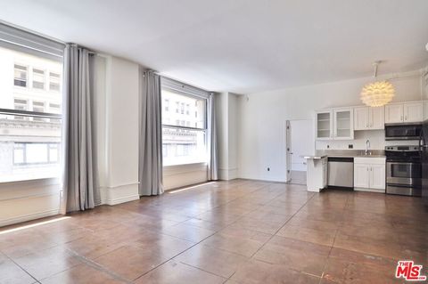 Photo of 215 W 7th Street #307, Los Angeles, CA 90014 (MLS # 25623927)