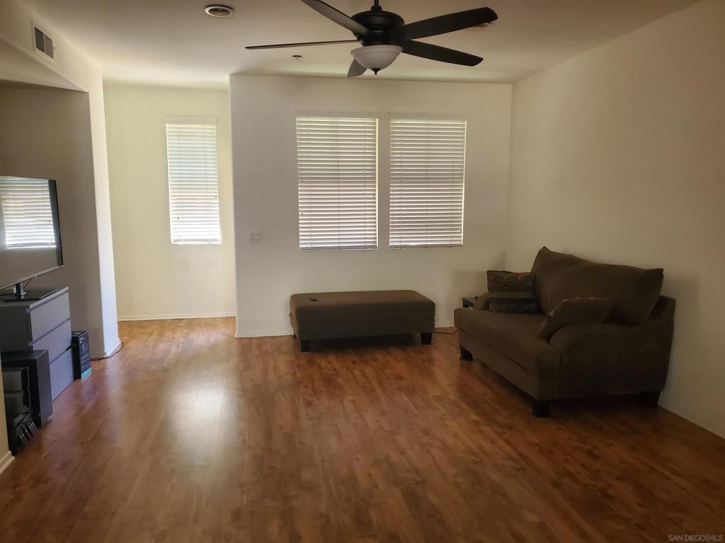 8806 Appleblossom Ct 4