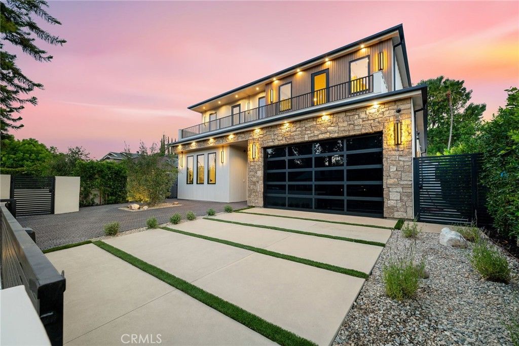Photo of 16728 Morrison Street, Encino, CA 91436 (MLS # SR25237009)