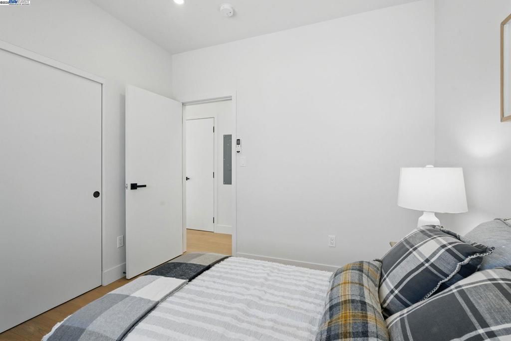 listing image 130720338595662504484