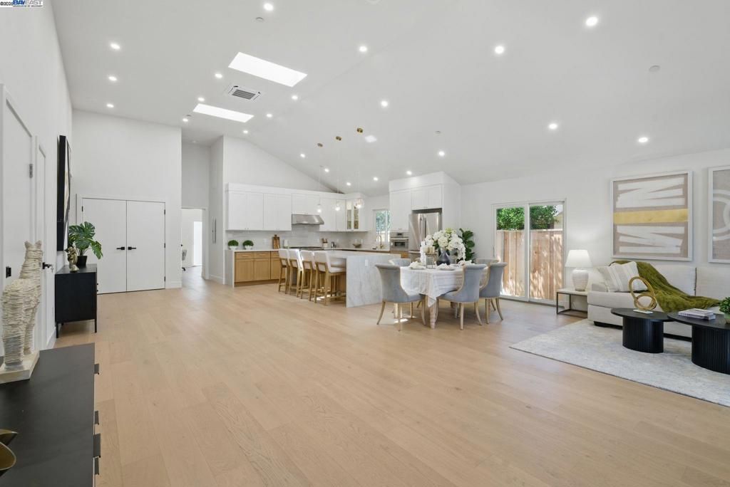 listing image 130728325169882374105