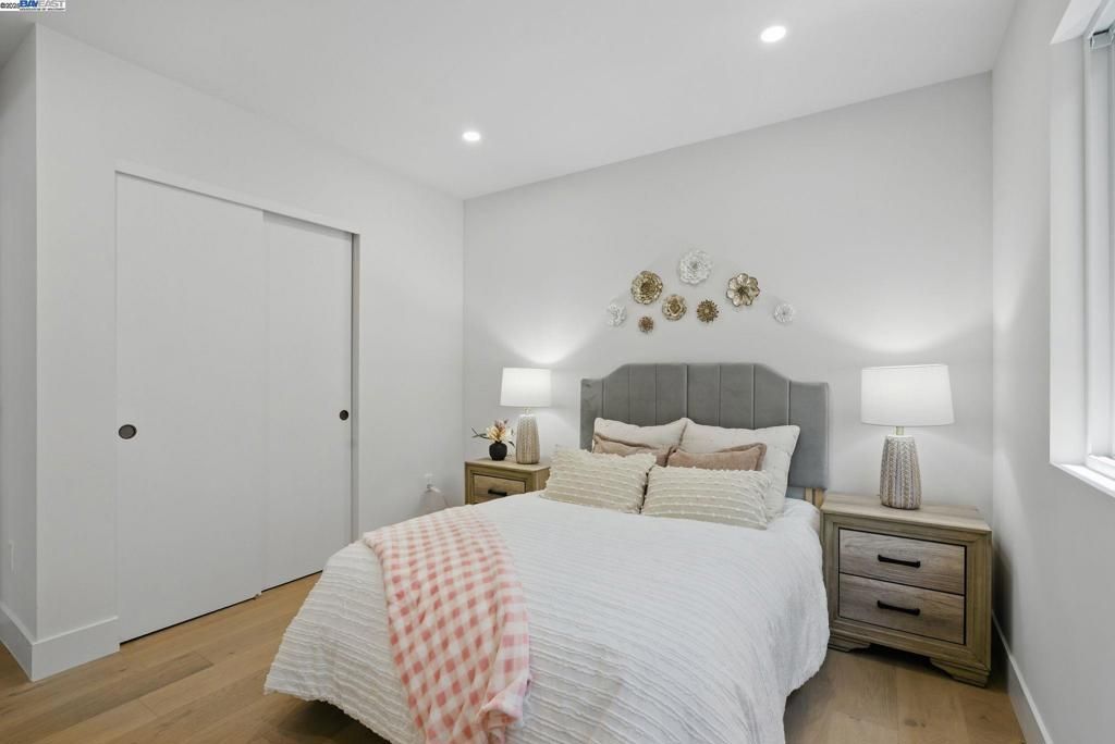 listing image 130720596714056441259