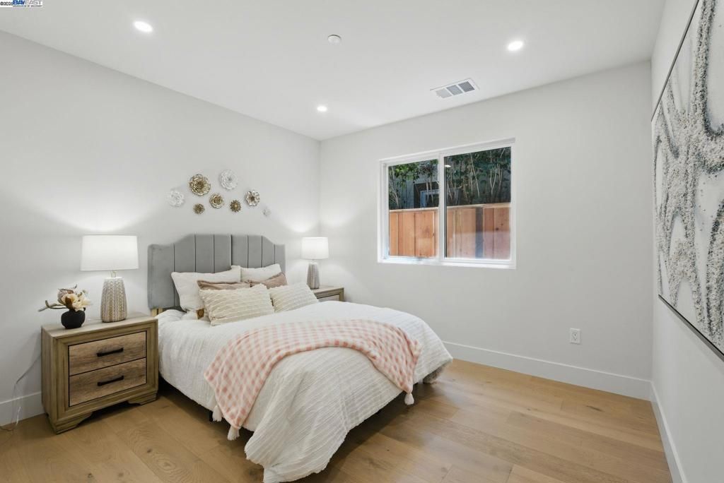 listing image 130722871507039493169
