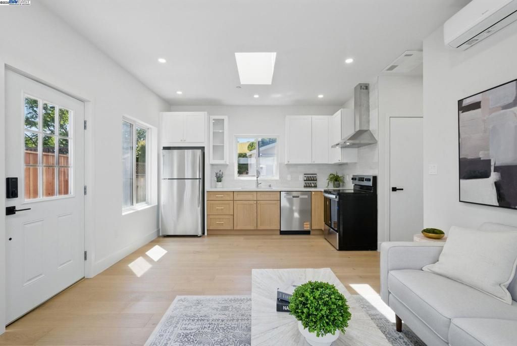 listing image 130721136211126843357