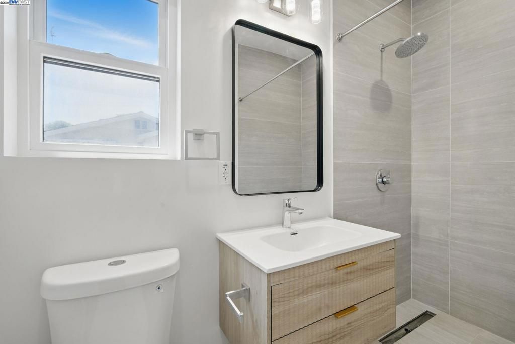 listing image 130729091694947465792