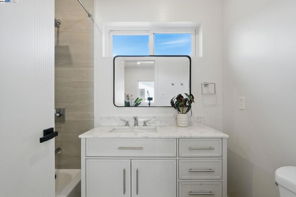 listing image 130725049419628222320
