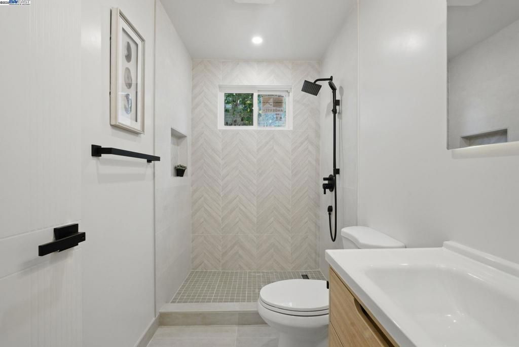 listing image 130724533169810392504