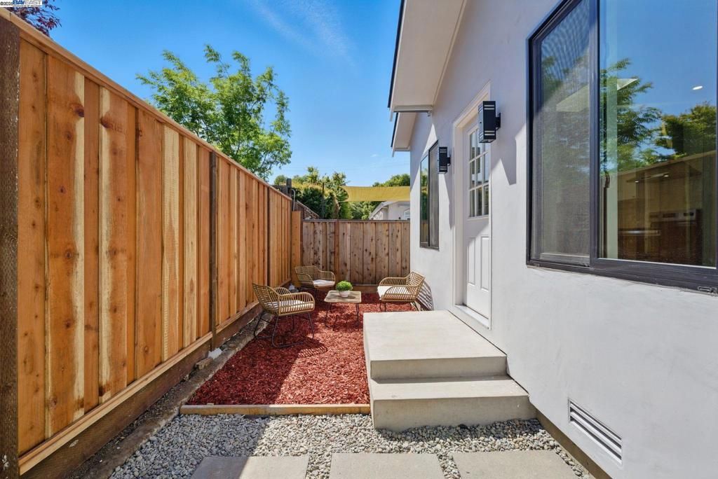 listing image 130720888527696511223