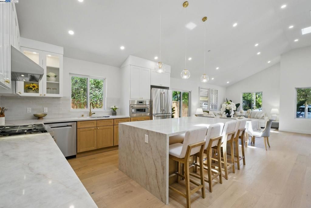 listing image 130721517527991175420