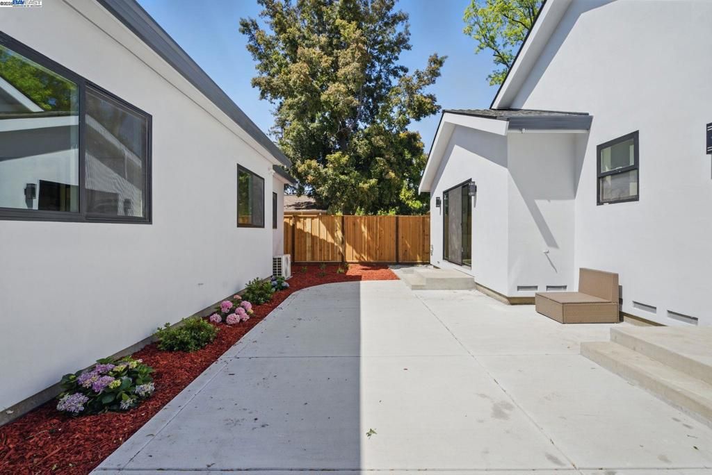 listing image 130724168851569653055