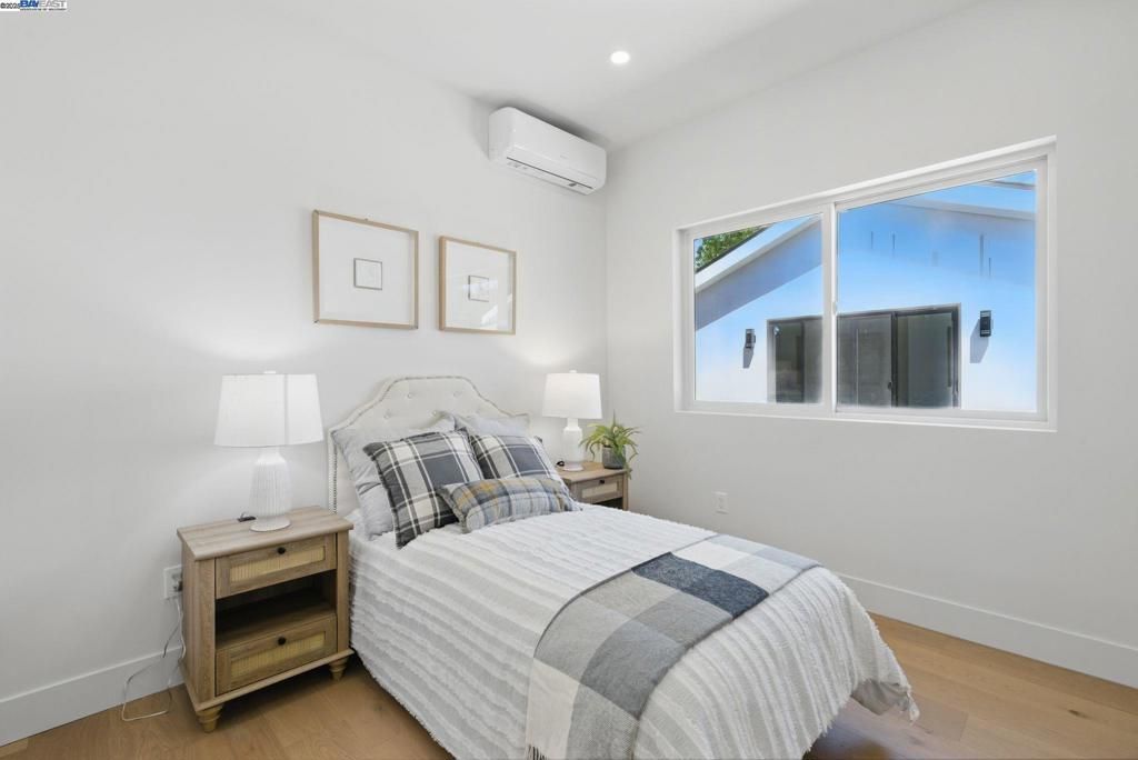 listing image 130722790407865677675