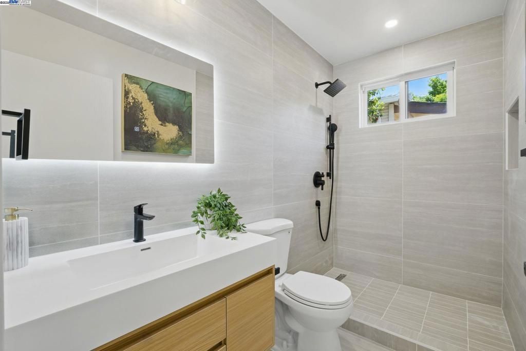listing image 130720394707282551422