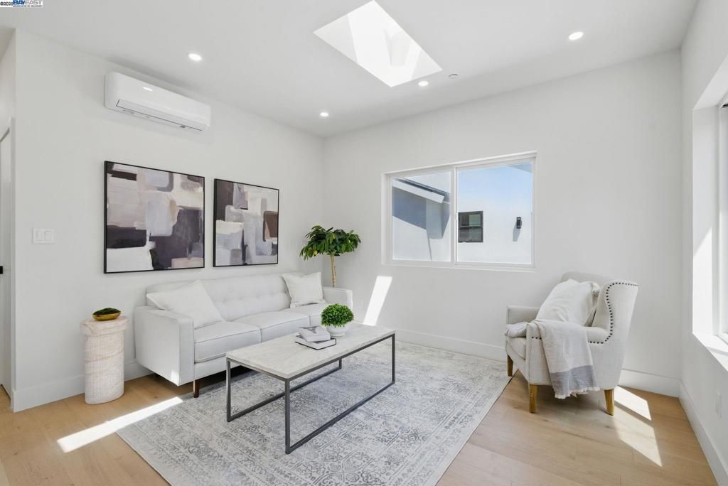 listing image 130721674001879868040