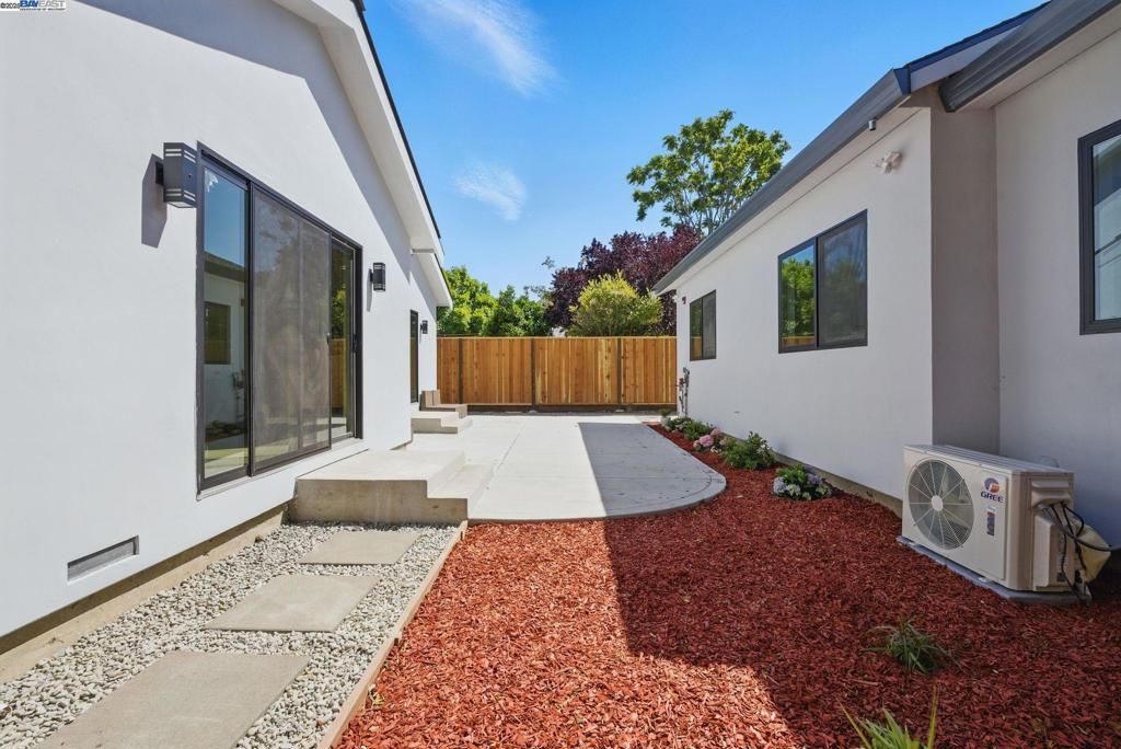 listing image 130722937636405135568