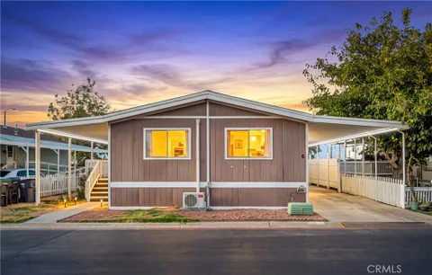 MLS: SR26215549
