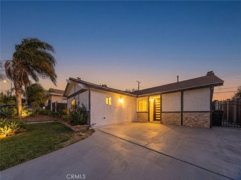 Photo of 19512 Steinway Street, Canyon Country, CA 91351 (MLS # GD26007773)