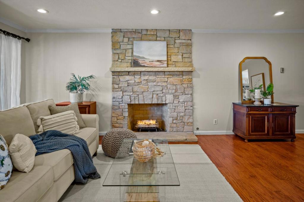 125 Del Mesa Carmel
