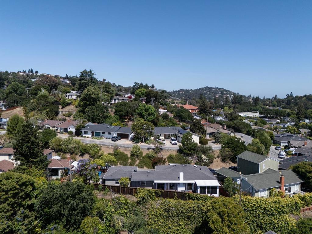 1029 Lupin (Lower) Way