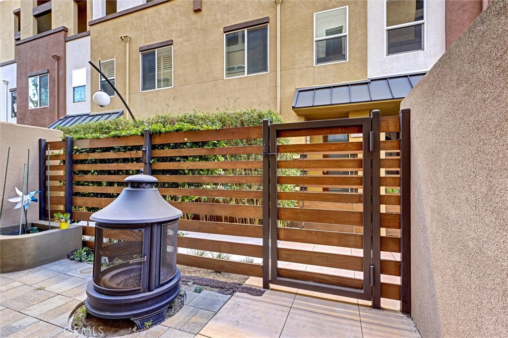 1568 W Artesia Square E