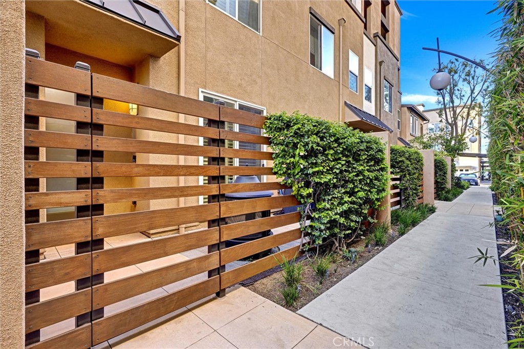 1568 W Artesia Square E