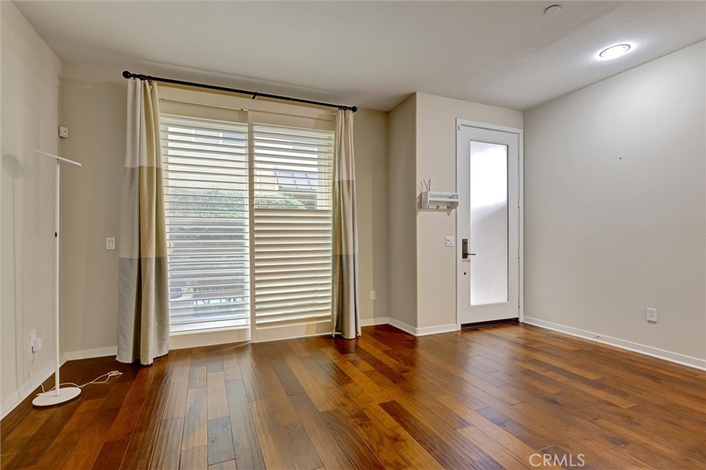 1568 W Artesia Square E