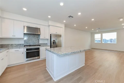 MLS: OC26215278