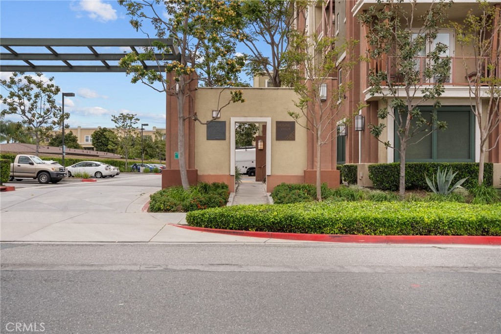 12842 Palm Street 301