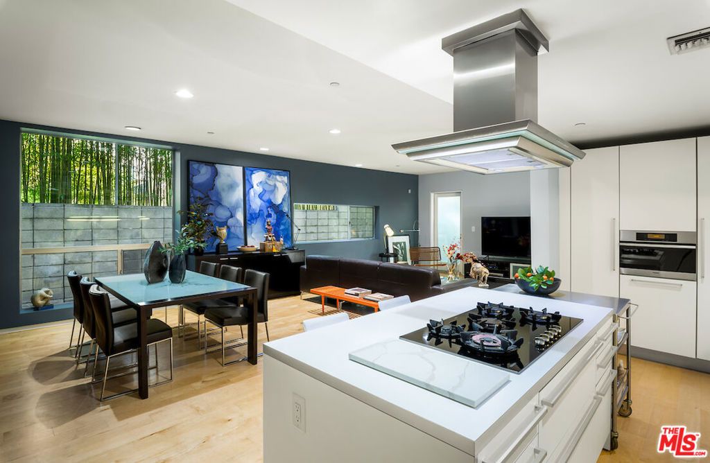 Photo of 825 N Kings Road #01, West Hollywood, CA 90069 (MLS # 25515717)