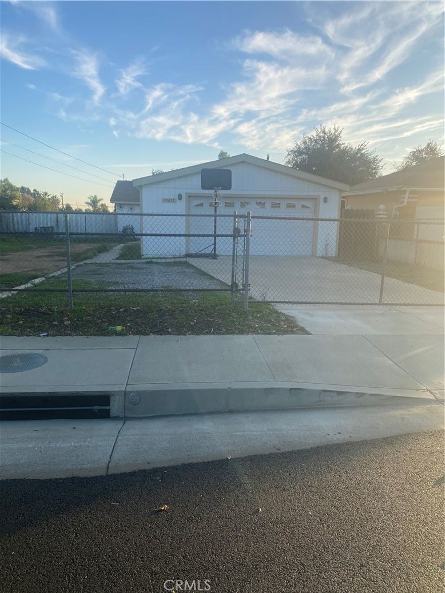 Welcome to a well-situated home located in an established Moreno Valley neighborhood. This property offers a functional floor plan with comfortable living spaces, ample natural light, and a spacious yard with room for outdoor enjoyment or future possibilities. Conveniently located near schools, shopping, dining, parks, and major commuter routes, the home provides easy access for everyday living. This is a great opportunity for a homeowner or investor seeking value, location, and potential in a growing area of Moreno Valley.
DO NOT DISTURB OCCUPANTS!