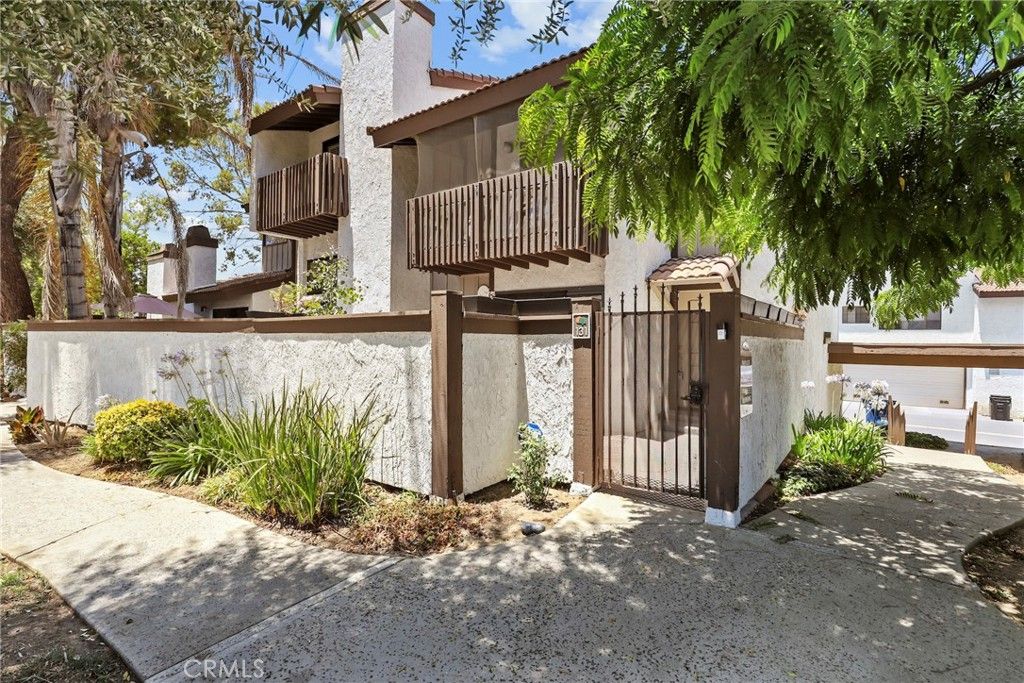 Photo of 21535 Erwin Street #131, Woodland Hills, CA 91367 (MLS # SR25191971)