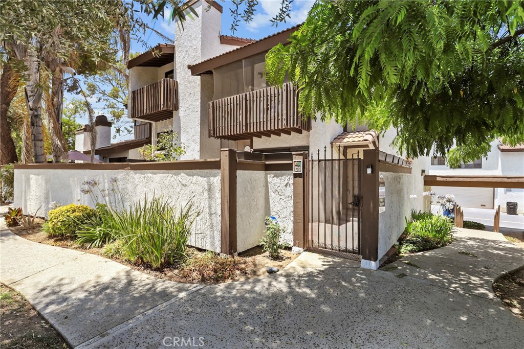 This light and bright split-level townhome offers stylish living in the heart of Woodland Hills. Featuring beautiful wood-like laminate flooring throughout, this home includes an updated kitchen with stainless steel appliances and updated bathrooms. The spacious primary suite boasts a large walk-in closet, private balcony, and a tastefully remodeled ensuite bathroom. The lower-level living room opens to an enclosed private patio through sliding glass doors, perfect for indoor-outdoor entertaining. The main level includes a bedroom and full bathroom, along with the kitchen and dining area. Additional highlights include direct-access two-car garage with laundry and access to community amenities such as a pool, spa, and tennis courts. Conveniently located across from the Rams practice field and within distance to Westfield Topanga Mall, the Topanga Social, The Village and Costco. This home combines comfort, convenience, and style in one unbeatable location.