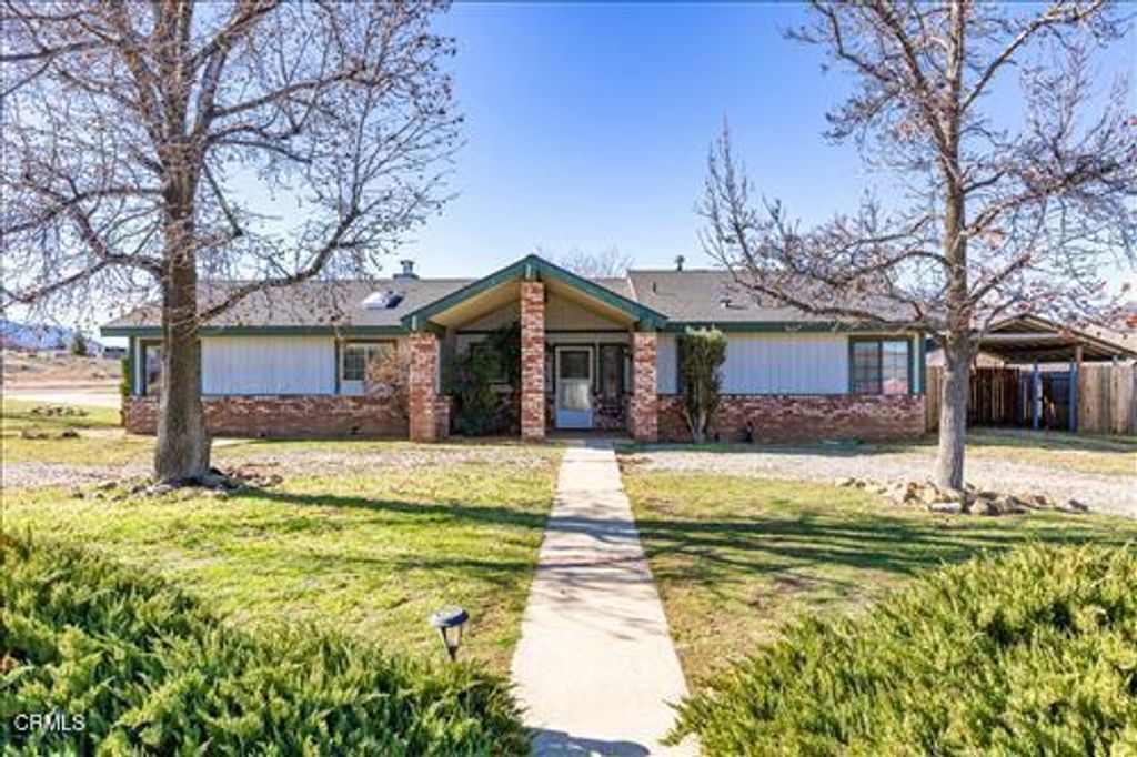 Photo of 21101 Angel Street, Tehachapi, CA 93561 (MLS # V1-34101)