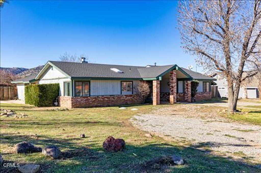 Photo of 21101 Angel Street, Tehachapi, CA 93561 (MLS # V1-34101)