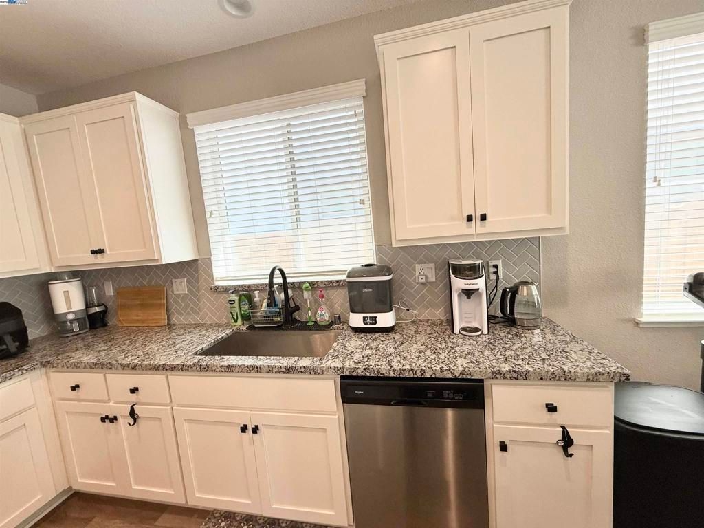 listing image 130721694243098792226