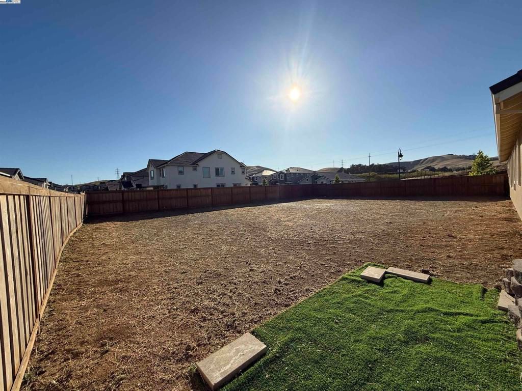 listing image 130722646538347407462