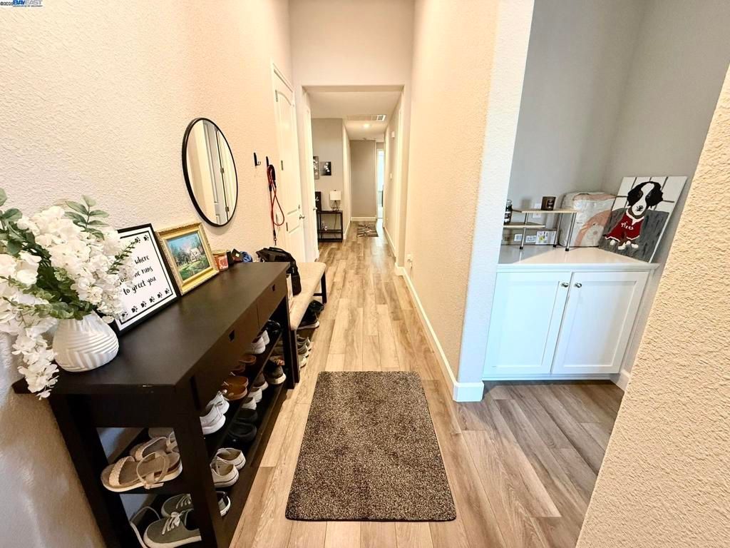 listing image 130729335254360730744