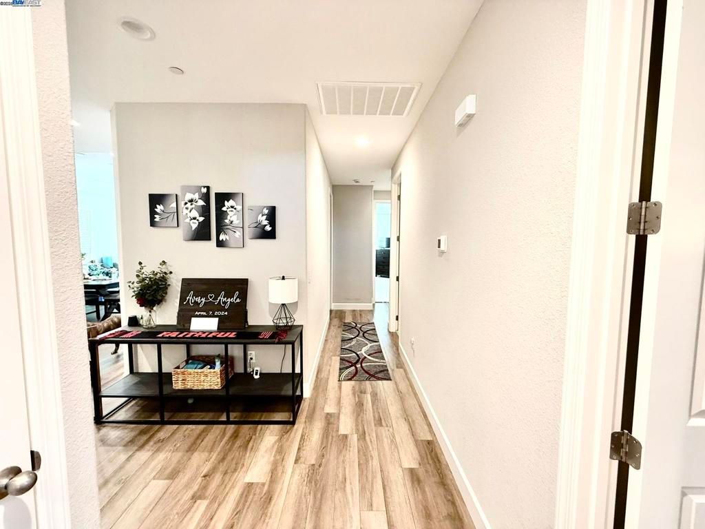 listing image 130725262735448966375