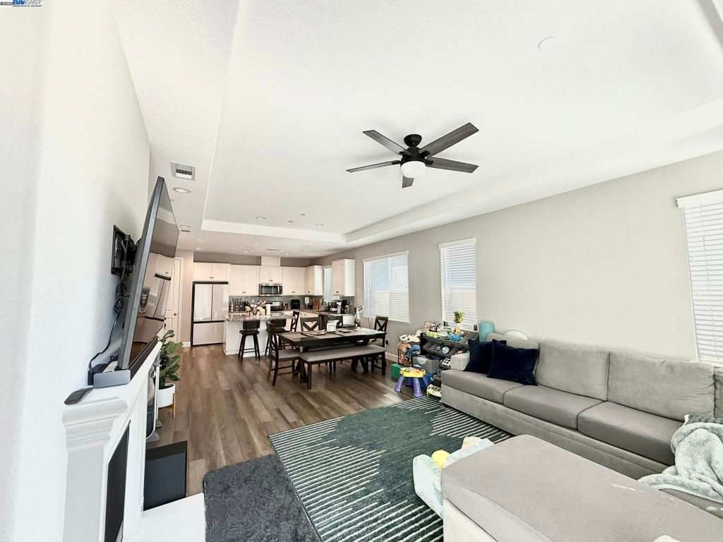 listing image 130723886921021761167