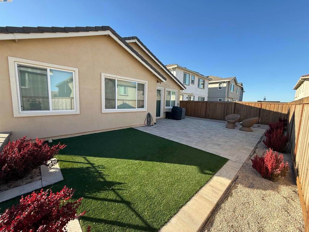 listing image 130727816330092782386