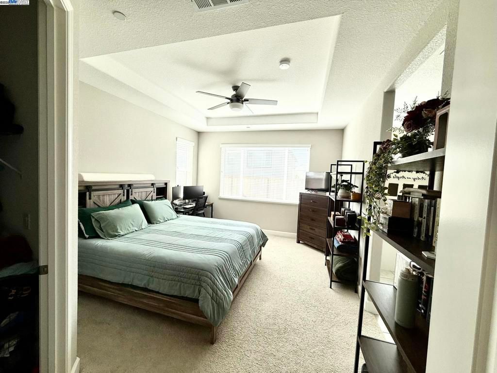 listing image 130726485581793970893