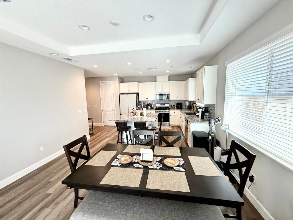 listing image 130722447934136049260